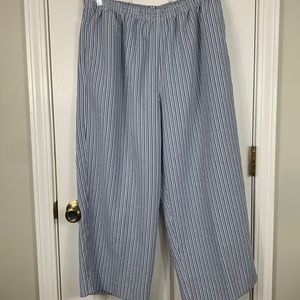 striped capris pants size 16W. Pock